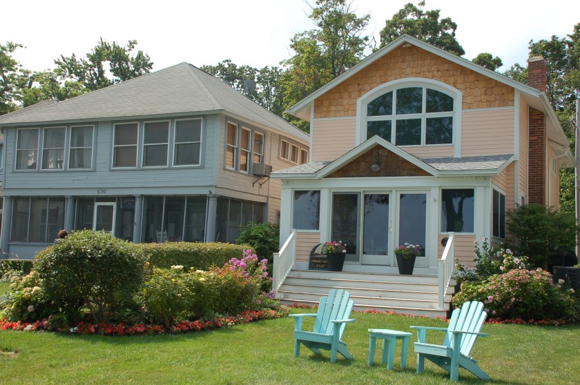 Lakeside homes by Bruce Stambaugh